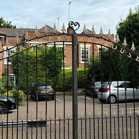 Chester Racecourse Views, Townhouse With Parking Exterior foto